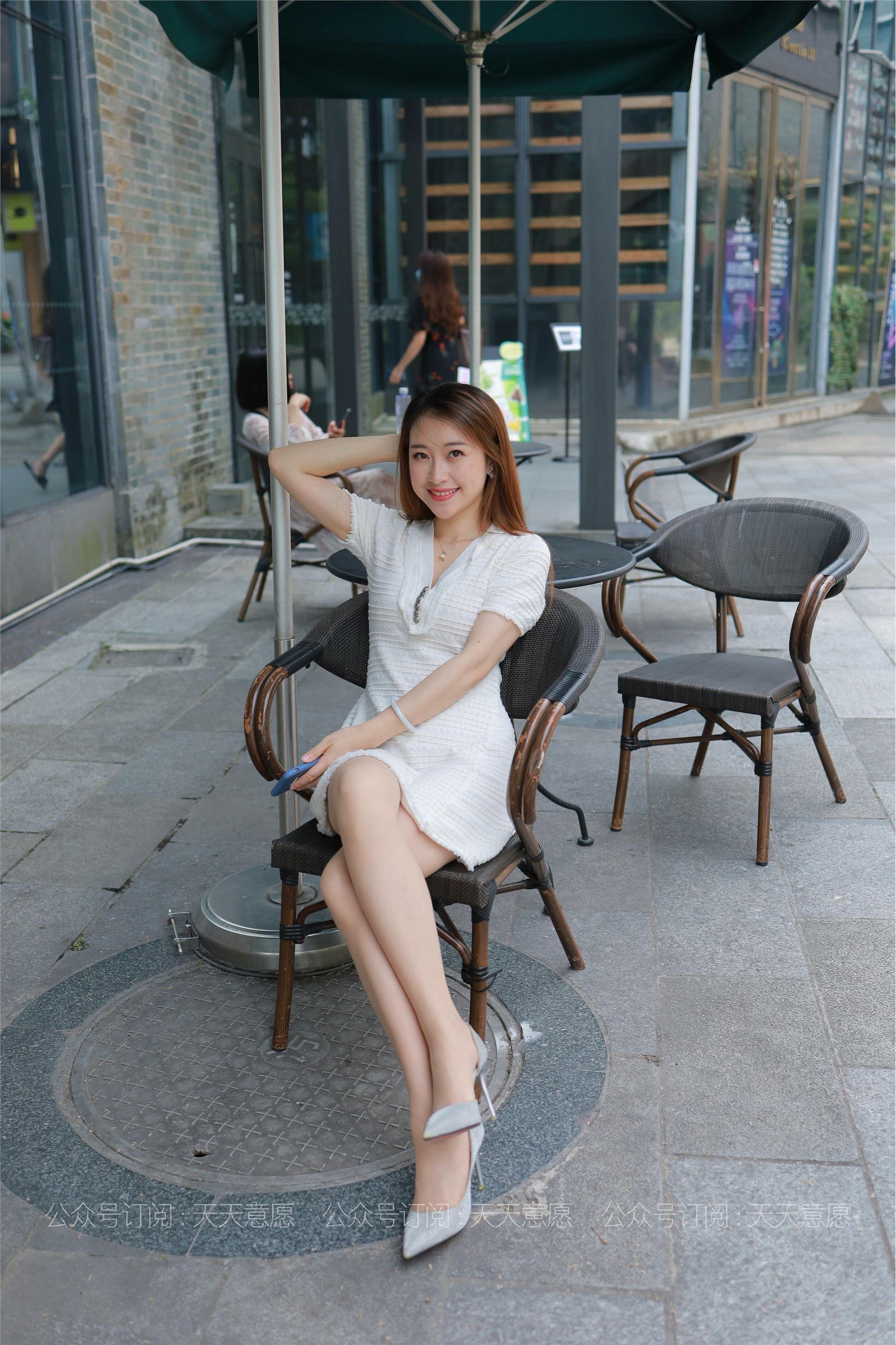 IESS异思趣向 - 模特：小婕《肉丝白裙俏佳人》